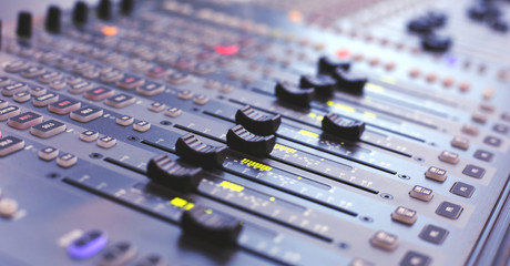 Professional audio mixing console radio / TV broadcasting