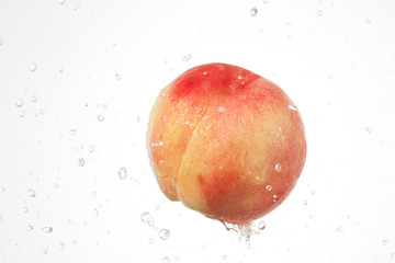 桃　シズル感 © siro46