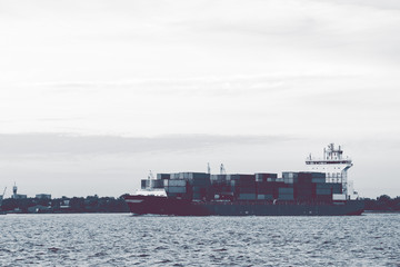 Full container ship