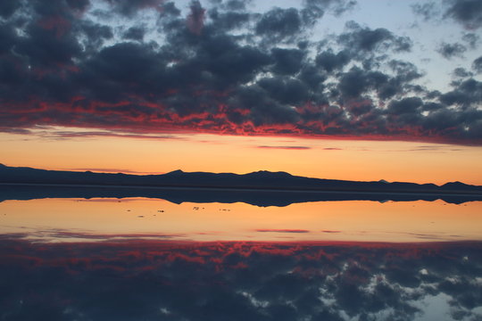 ウユニ塩湖の鏡張り