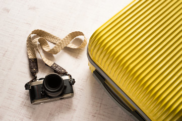 スーツケース　カメラ　旅行イメージ