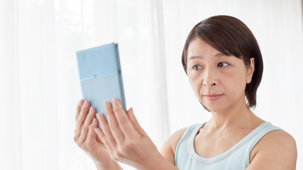 中年女性の美容イメージ