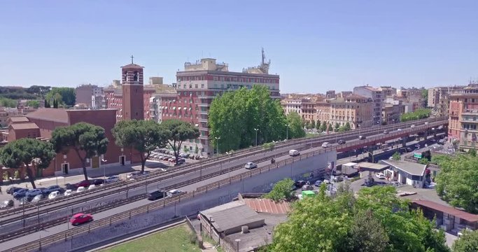 Vista della tangenziale sopraelevata della citt&agrave; Roma dal parco del Pigneto