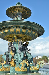 Fototapeta na wymiar Fontaine des mers in Place De La Concorde, paris , France 