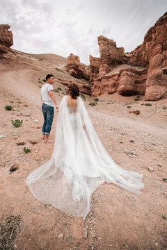 Couple walk in mountain canyon