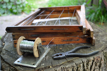 Metal wire and pliers for beehive frames on the stump
