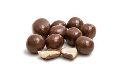 almonds in chocolate glaze