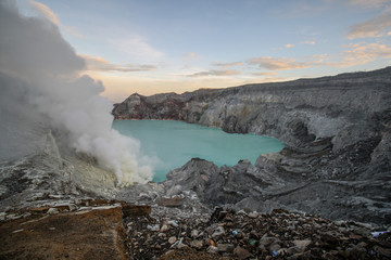 Fototapeta na wymiar Kawah Ijen, the most beautiful crater in Indonesia