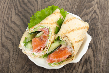 Salmon bread roll
