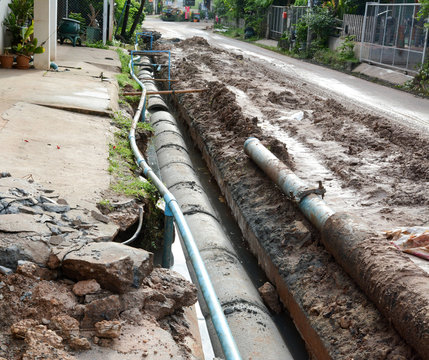 Dig canal,The process of laying of engineering and heating systems