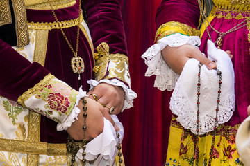 CAGLIARI, ITALIA - MAGGIO 1, 2017: 361^ Processione Religiosa di Sant'Efisio - dettaglio di un costume tradizionale sardo - Sardegna