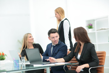 Manager of the company holds a working meeting before the business