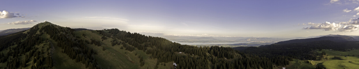 Fototapeta na wymiar Mountain views of the border Mountains of Switzerland