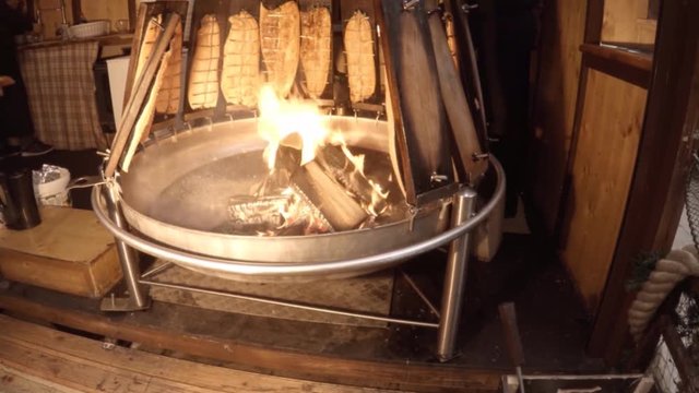 Lachs Grillen und R&auml;uchern am offenen Feuer