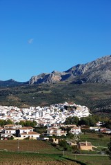 Fototapeta na wymiar View of the white village and surrounding countryside, El Burgo, Spain.
