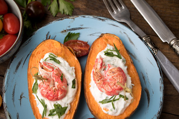 Gefüllte Süßkartoffelhälften