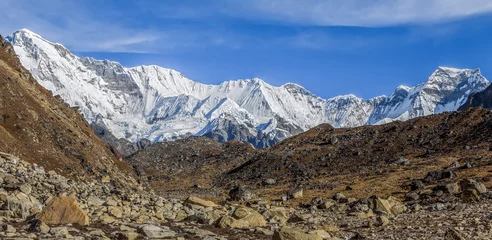 Photo sur Plexiglas Cho Oyu Panorama of the moraine on the background of the Cho Oyu (8201 m) - Gokyo region, Nepal, Himalayas