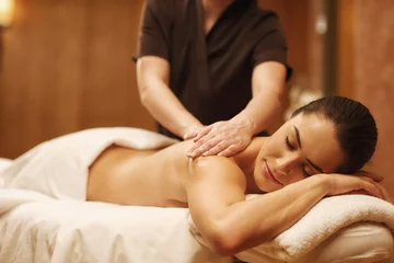 Poster Beautiful woman relaxing receiving body massage at spa center © Zoriana