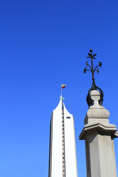 Arquitectura moderna del centro de la ciudad, Edificio Coltejer. Medell&iacute;n, Colombia.
