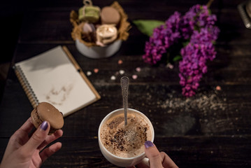 Decorating macaroons with canvas thread. Tie bows