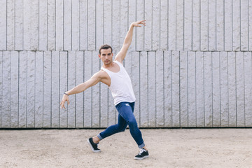 Obraz premium dance movement of a male dancer