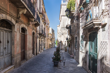 Fototapeta na wymiar Old street on the Ortigia island - old town of Syracuse, Sicily, Italy.