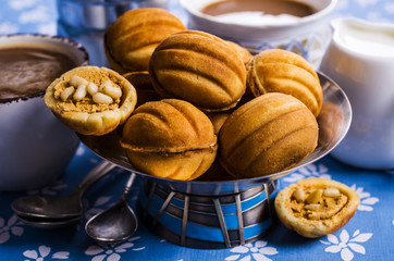 Round nut biscuits