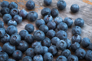 Arrangement blueberries on plank