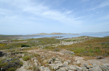 La terrasse des divinités étrangères vue depuis le mont Cynthe à Délos en Grèce