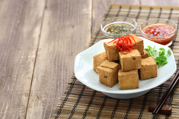 fried tofu with dipping sauce
