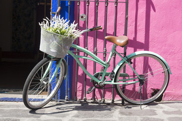 Fototapeta na wymiar vintage bike in old town