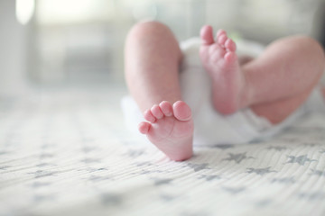 Newborn baby feet fingers