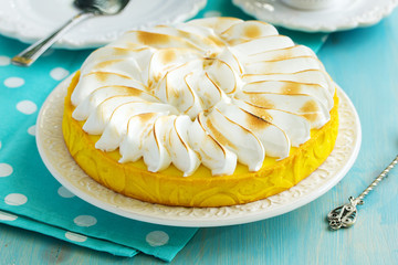 lemon pie with meringue