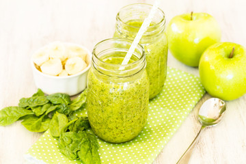 Green Fruit and Vegetable Smoothies With Apples and Spinach