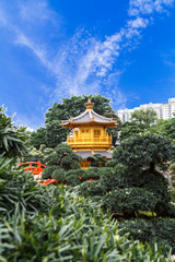 Fototapeta premium Golden pagoda at Nan Lian Garden