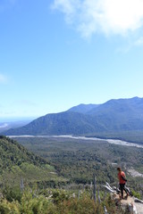 Fototapeta na wymiar volcan chaiten mujer mirando el panorama treking day in patagonia