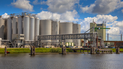 Storage tanks harbor
