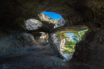 Obraz premium Historical ruins of housing in Cave city Bakla in Bakhchysarai Raion, Crimea.
