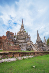 Fototapeta premium Ruins of buddha statues and pagoda of Wat Phra Si Sanphet in Ayutthaya historical park, Thailand