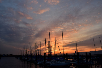 ヨットハーバーの夕景