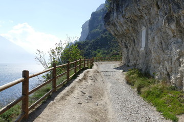 Fototapeta na wymiar Sentiero del Ponale a Riva del Garda