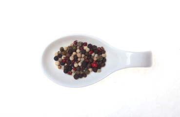 Fototapeta na wymiar mixed black, white and red pepper corns in bowl isolated on white background.
