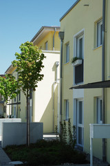 Neue Häuser in einer Wohnsiedlung, moderne Architektur