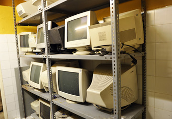 Obsolescencia programada, viejos ordenadores de oficina en desuso