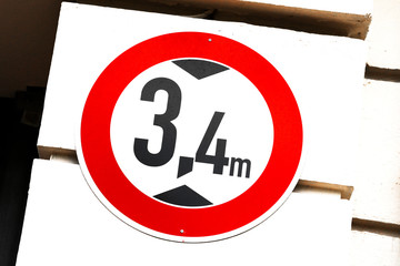 Maximal Durchfahrtshöhe 3,4 Meter