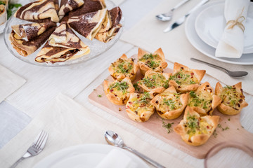 Healthy tarts with onions and cream cheese