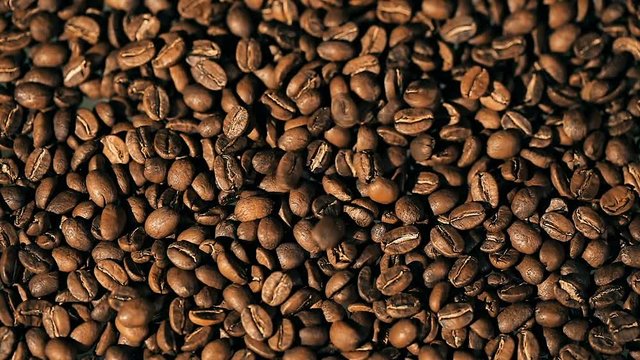 chute de grains de caf&eacute;