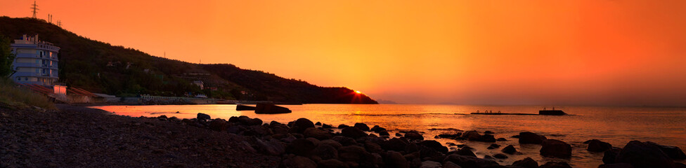 Obraz premium Sunrise panorama on the South coast of Crimea in warm colors