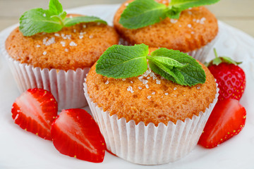 Cupcake with mint and strawberries