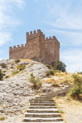 Подъем по лестнице к Консульской башне в Судакской...